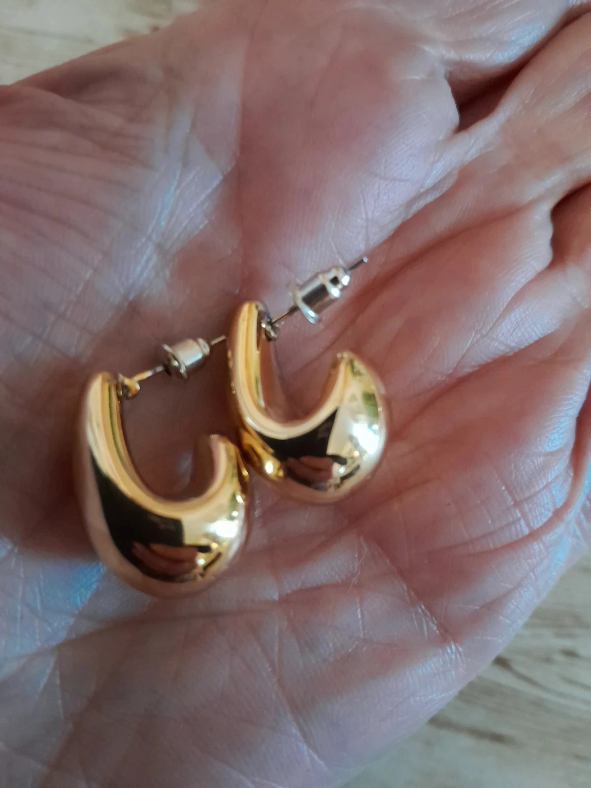 Gedruppelde oorbellen, gouden kleur – photo 3